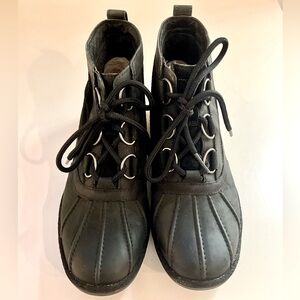 Heather Ugg Pure Wool Lined Waterproof Lace Up Booties EUC size 7.5 black